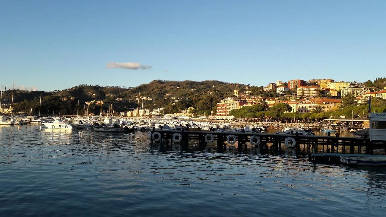 Mansard Apart Alba - Sea 5 Terre-Trekking-Excursions-Relax San Terenzo Apartment